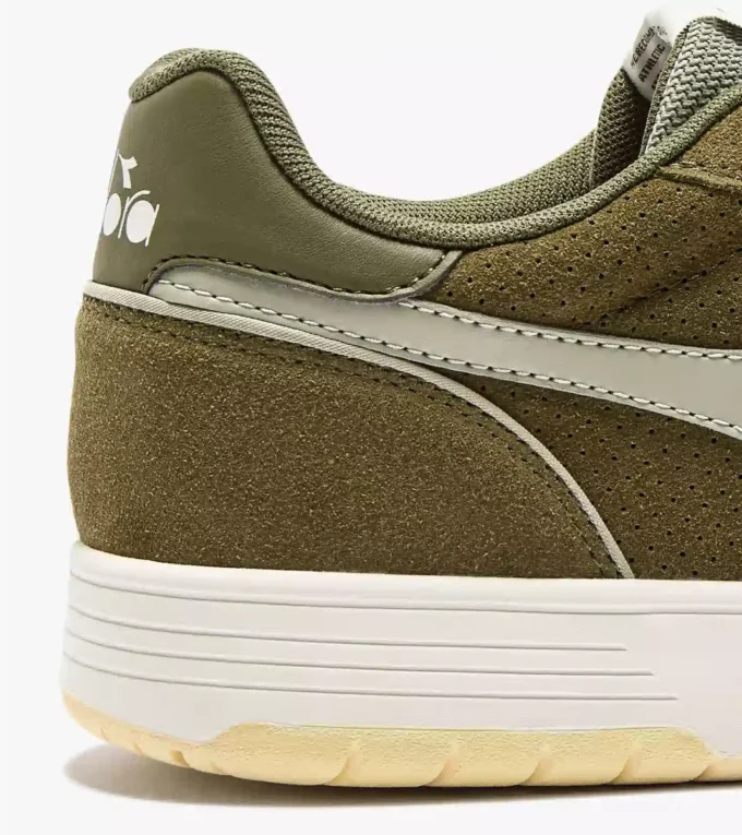 Baskets en daim Deuce M2