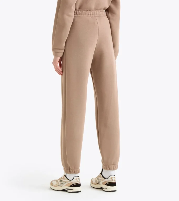 L. Pantalon Athl. Logo Pantalon de survêtement en molleton – Coupe ajustable L. Pantalon Athl. Logo Pantalon de survêtement en molleton – Coupe ajustable