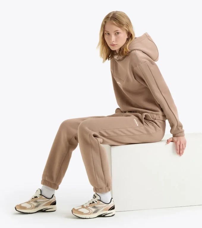 L. Pantalon Athl. Logo Pantalon de survêtement en molleton – Coupe ajustable L. Pantalon Athl. Logo Pantalon de survêtement en molleton – Coupe ajustable