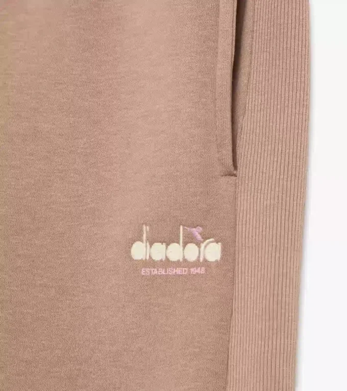 L. Pantalon Athl. Logo Pantalon de survêtement en molleton – Coupe ajustable L. Pantalon Athl. Logo Pantalon de survêtement en molleton – Coupe ajustable