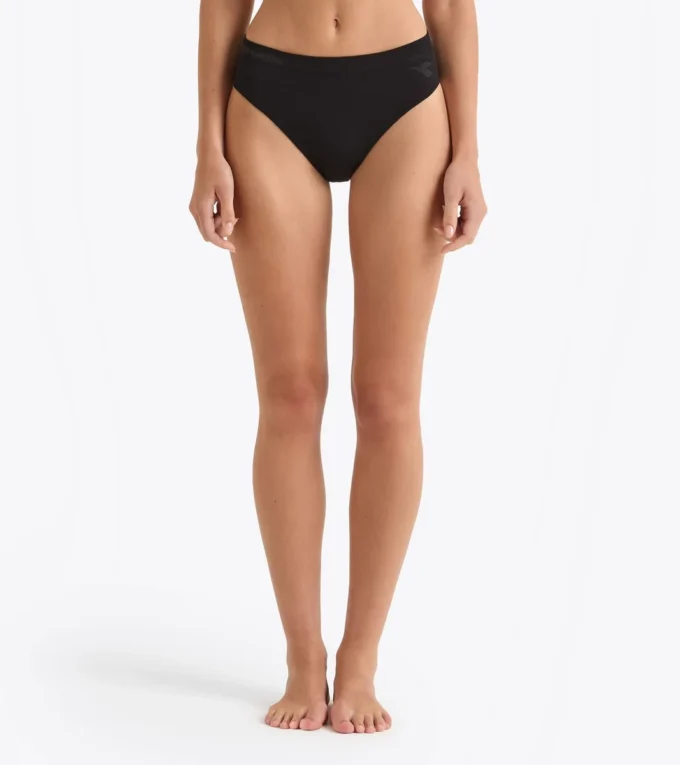 L. Short Short de course technique Stratozero – Fabriqué en Italie