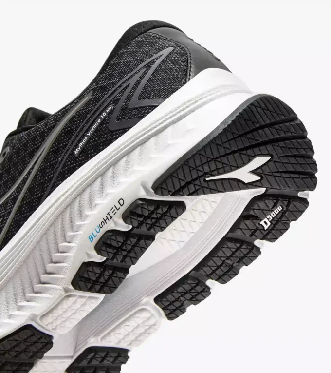 Mythos Blushield 10 Vortice Hip Chaussure de course avec détails réfléchissants – Amorti et protection Mythos Blushield 10 Vortice Hip Chaussure de course avec détails réfléchissants – Amorti et protection