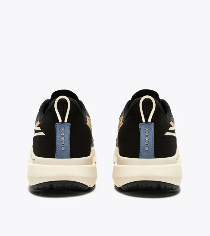 Mythos Blushield Volo 4 2030 Chaussure de course – Fabriquée à partir de matériaux à faible impact environnemental