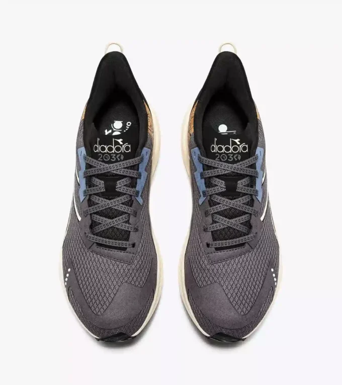 Mythos Blushield Volo 4 2030 Chaussure de course – Fabriquée à partir de matériaux à faible impact environnemental